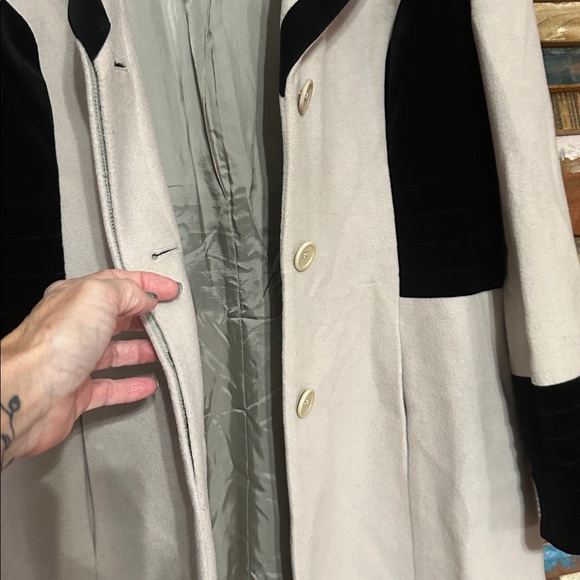 CLEAR OUT! J. Peterman Wool Women's Elegant Black and Blush Trench coat size 14 - Picture 5 of 10